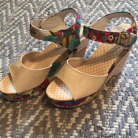 Shoes - New Floral Printed Wedges 7